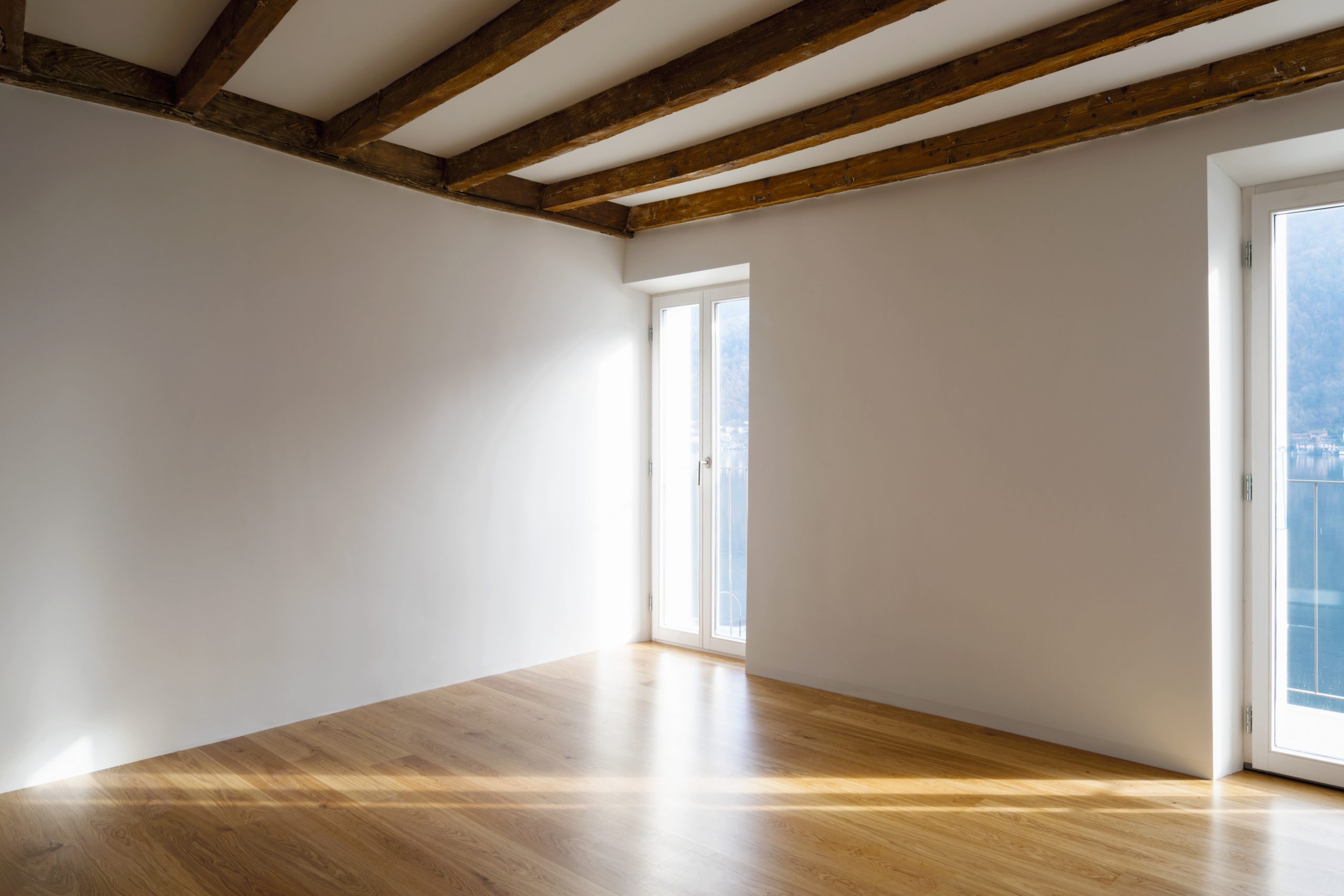 Empty,Room,With,Large,Window,Overlooking,The,Lake.,Antique,Beams